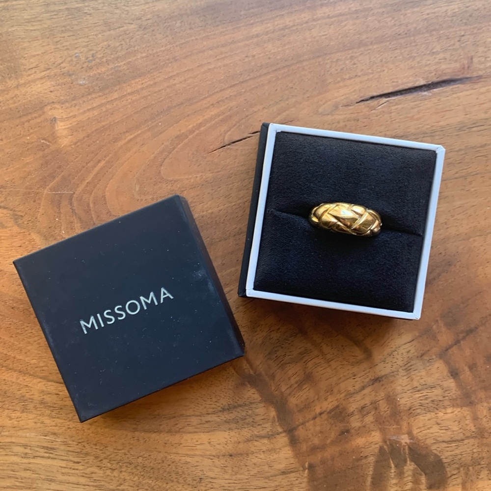 MISSOMA X LUCY WILLIAMS DOME WAFFLE RING | GOLD | Size 7 - Picture 5 of 9